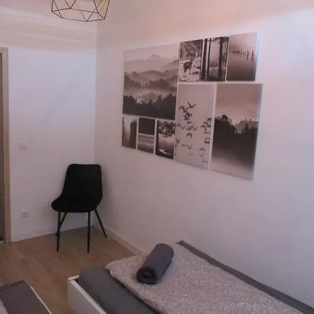 Apartament 105 *
